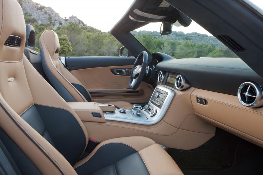 Mercedes-Benz SLS AMG Roadster 2012 года  (фото 10 из 198)